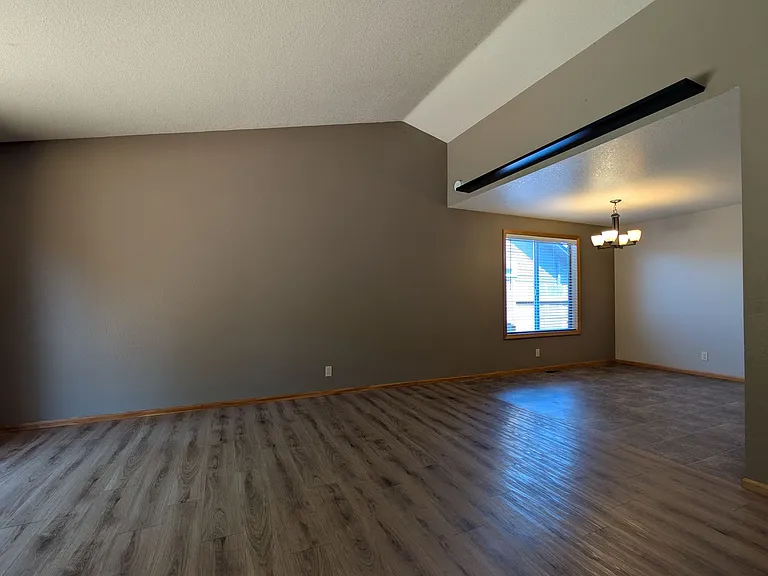 2558 Cubit St — Photo 5