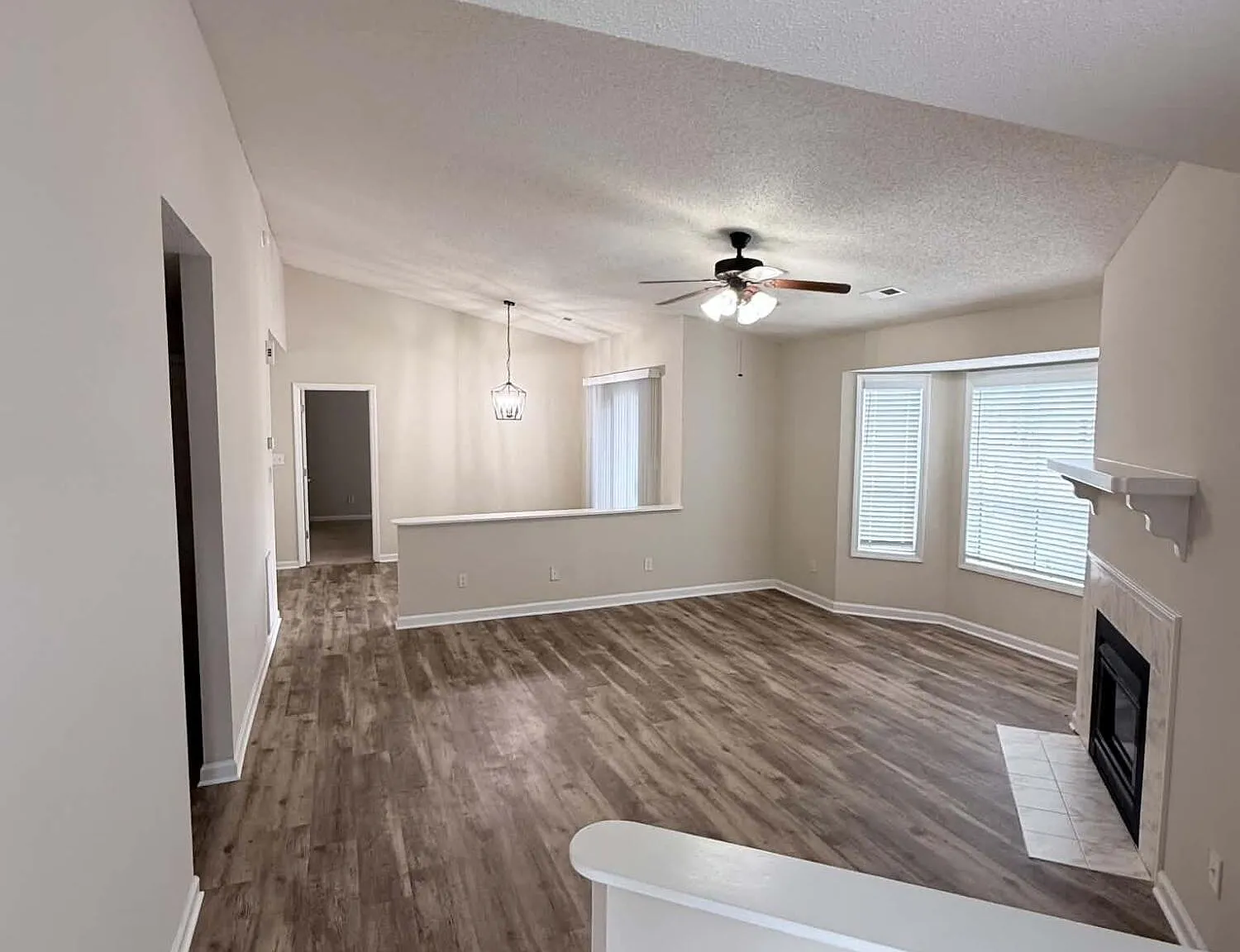 2 bed, 2.0 bath, 1156 sqft, $1,400 — Photo 2