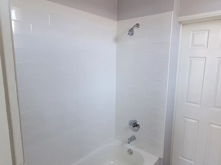 New tub & tile shower