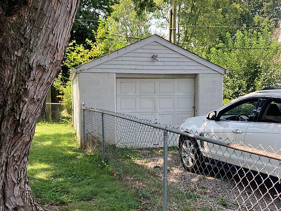 3rd image of 2510 Bradley Ave