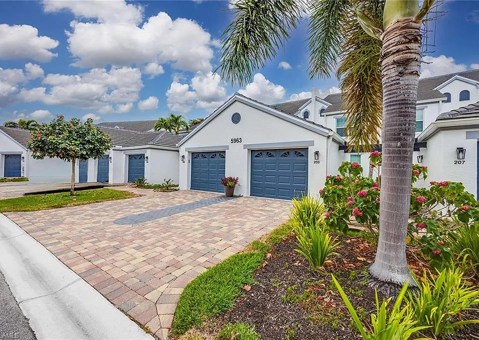 5963 Sand Wedge Ln #205