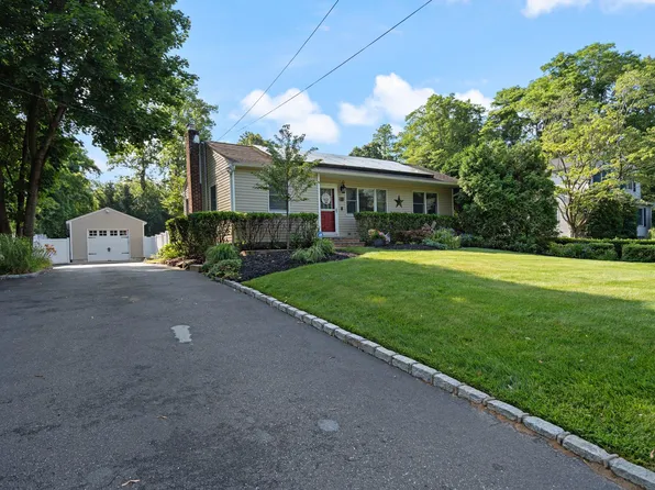 15 Noahs Path, Rocky Point, NY 11778