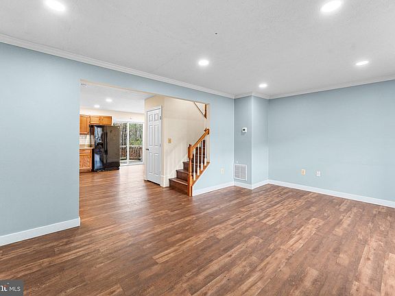2nd image of 301 Kings Crest Dr