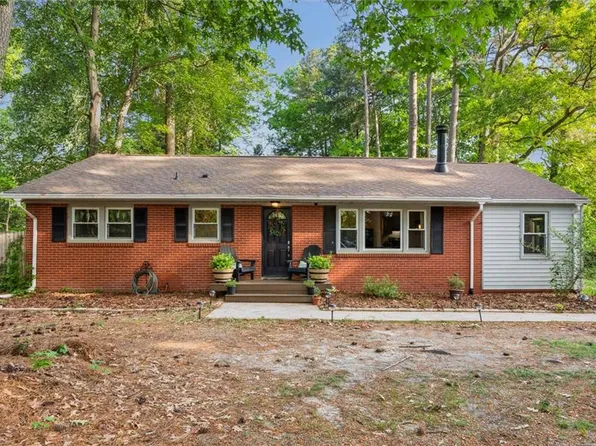 1714 Azalea Point Rd, Gloucester Point, VA 23062