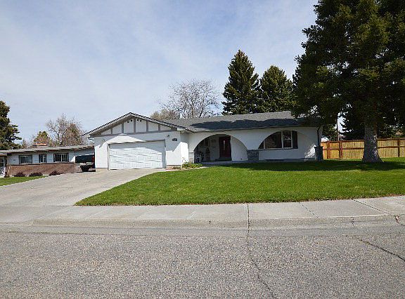 2nd image of 1728 Camrose St