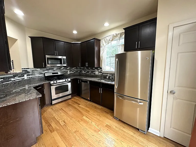 801 Juniper Ct — Photo 5