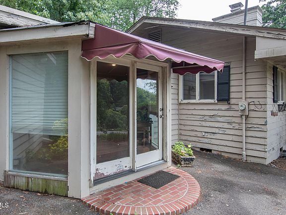 3rd image of 417 Meadow Dr