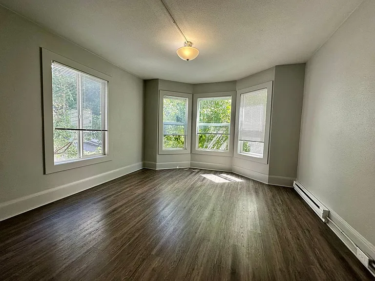 814 Columbia St — Photo 25