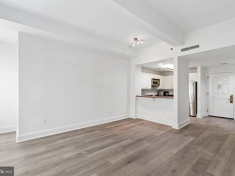 1500 Chestnut St #8G — Photo 5