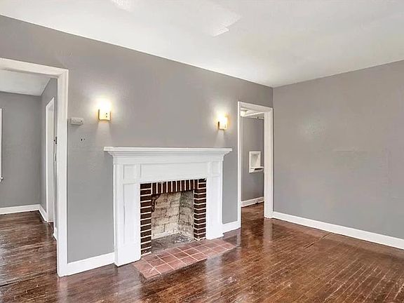 5th image of 2103 E Victory Dr