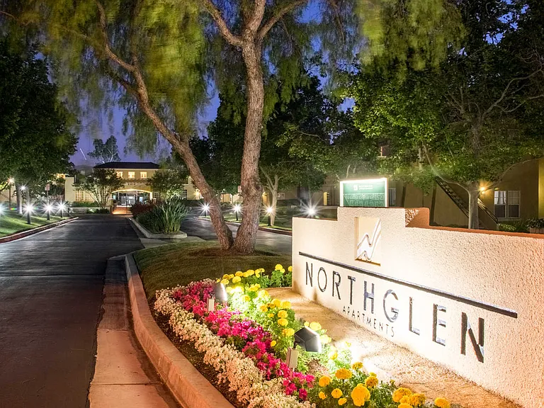 Northglen Apartments Driveway