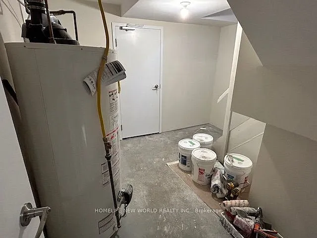 137 Cherokee Blvd #BASEMENT — Photo 11