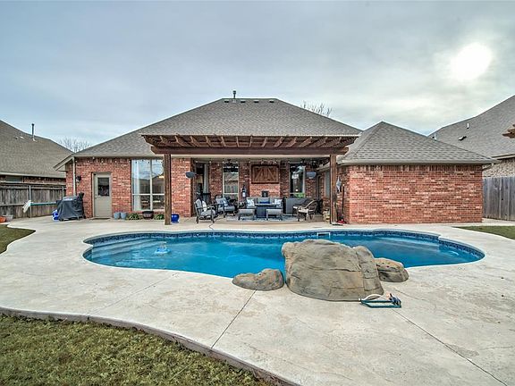 4th image of 3001 SW 137th St