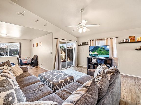 3rd image of 813 Ardath Ln