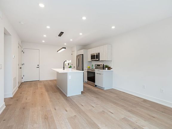 5th image of 1331 S Juniper St #203