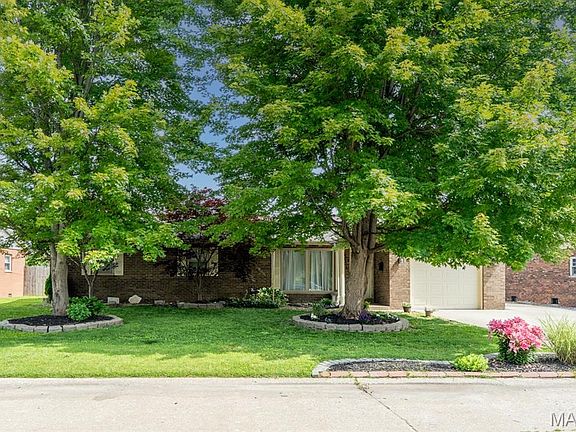 2nd image of 33 Snowbird Ln