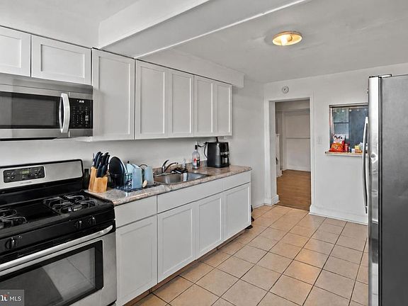 4th image of 1305 N Linwood Ave