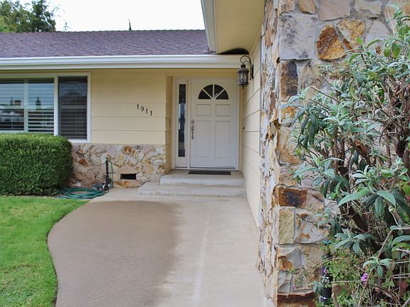 3rd image of 1911 Royal Crest Dr