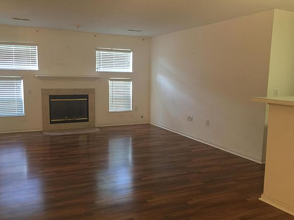 4th image of 2418 Crystal Springs Dr W