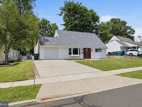 3rd image of 31 Vermillion Ln