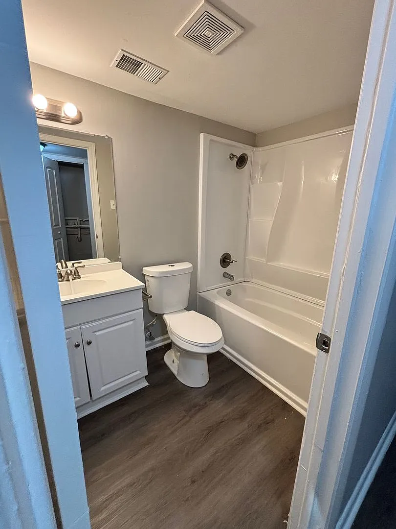 Blakely Place Apartments — Photo 3