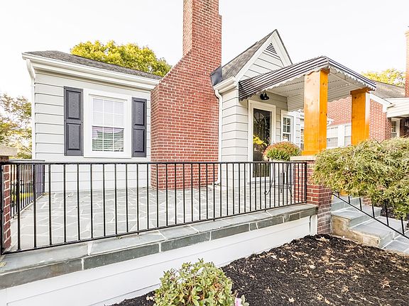 3rd image of 150 Clarendon Cir