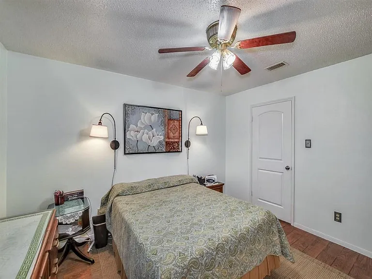 2528 Village Circle Dr — Photo 7