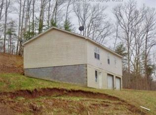 115 Hillcrest Dr, Elkview, WV 25071