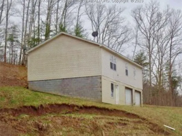 115 Hillcrest Dr, Elkview, WV 25071
