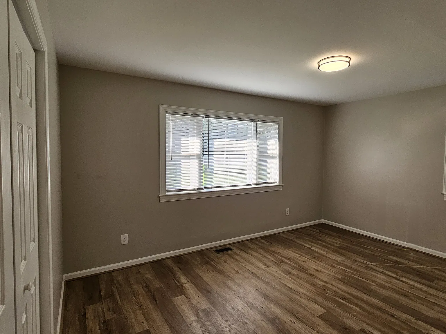 3 bed, 1400 sqft, $2,950 — Photo 2