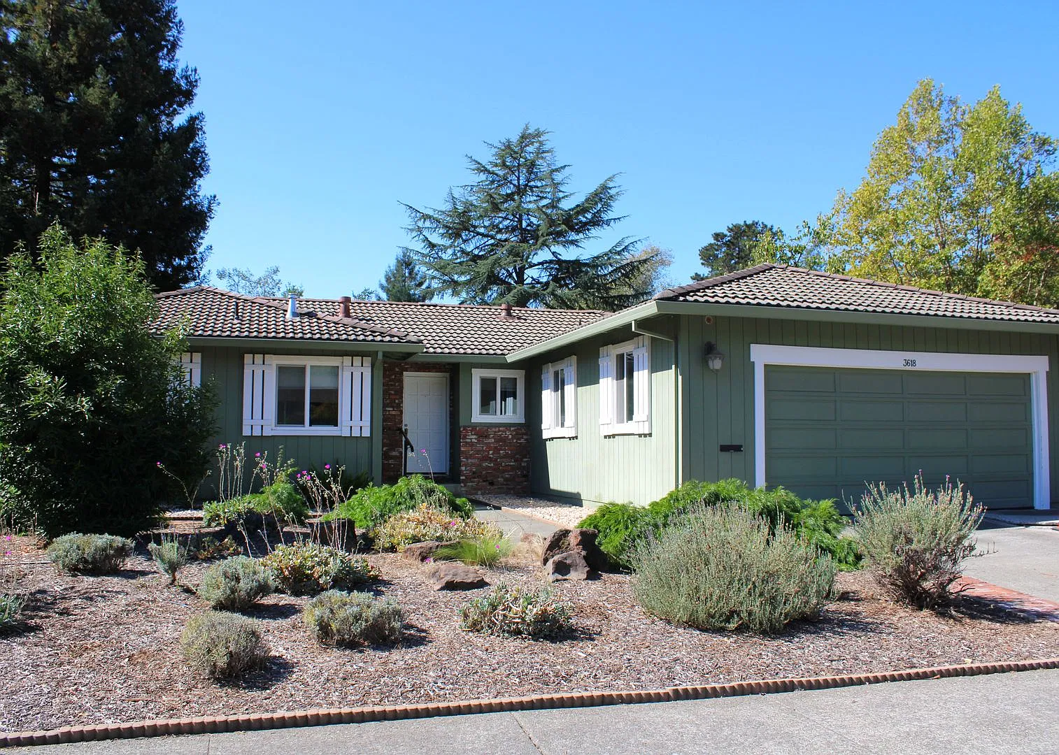 3 Bedroom 2 Bath Home w/ Large Backyard in Santa Rosa- $3,500 per month — Photo 1