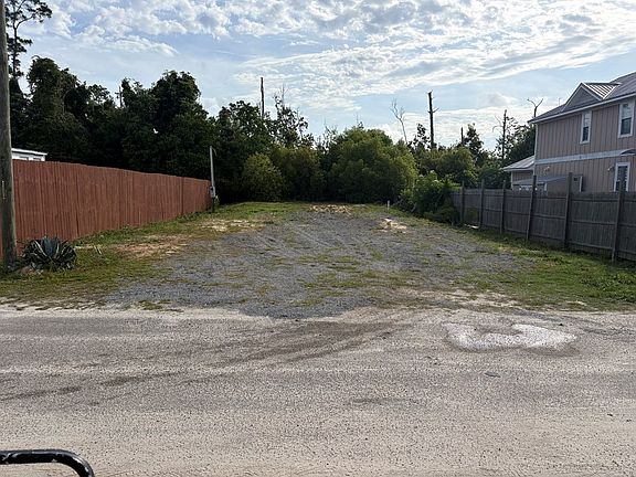 4th image of Tulip Ave