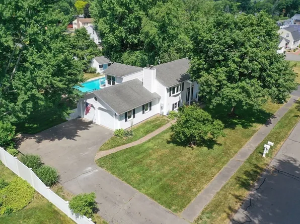 123 Mallard Cir, Agawam, MA 01001