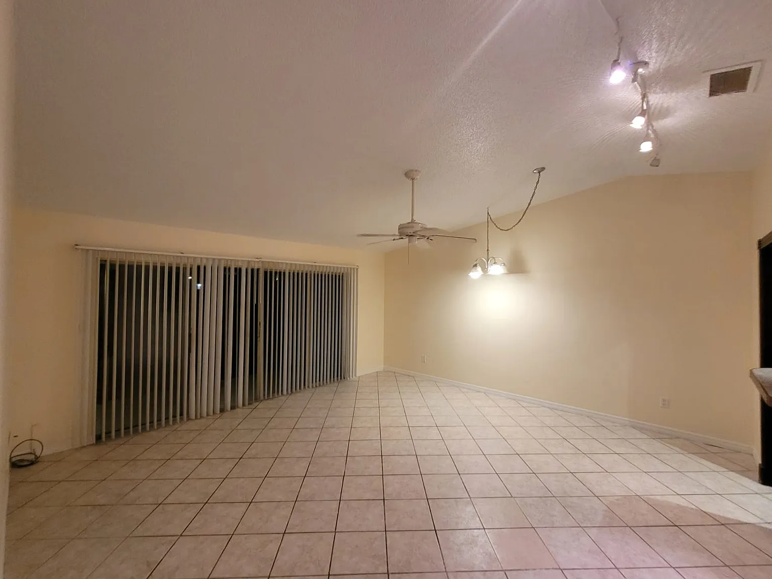 2 bed, 1038 sqft, $2,000 — Photo 3