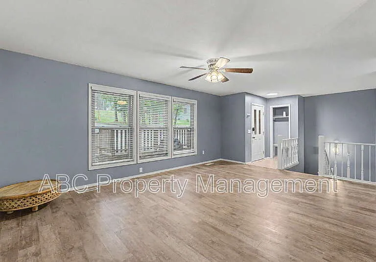 2 William Ln — Photo 8