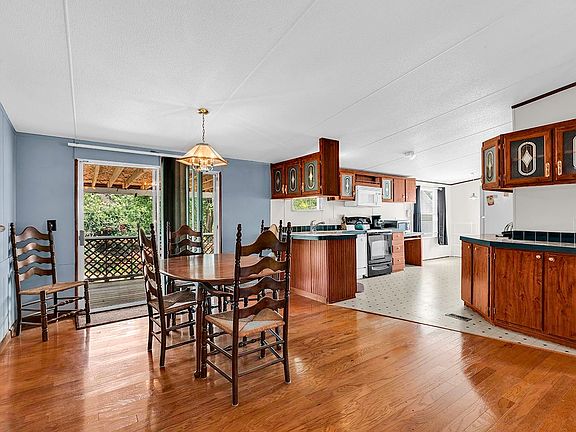 5th image of 606 Daniella Dr.