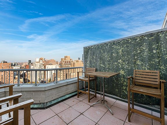 5th image of 101 W 12th St Unit Penthouse B