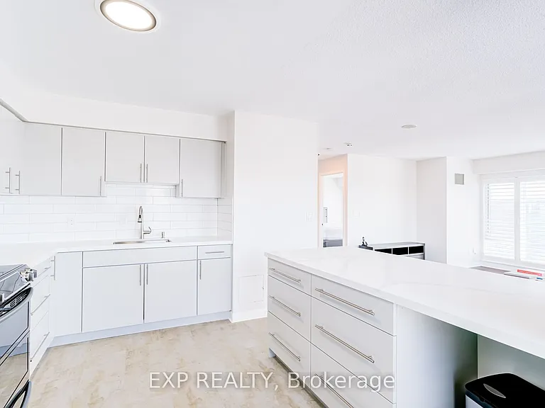 210 Victoria St #Penthouse 09 — Photo 21