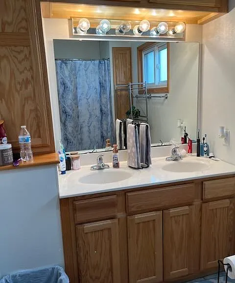 228 E Mark St — Photo 3