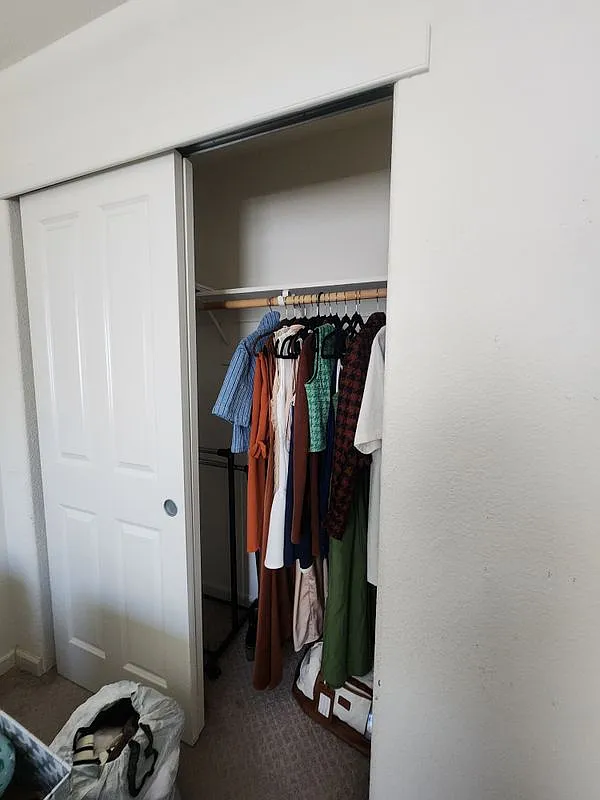 4 bed, 2.5 bath, 1811 sqft, $800 — Photo 1