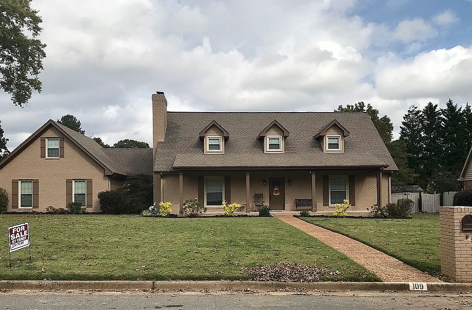 1st image of 109 E Queensbury Ln