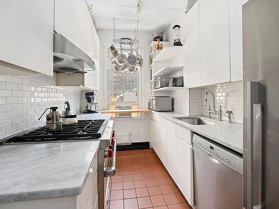 3rd image of 35 W 9th St APT 7-C