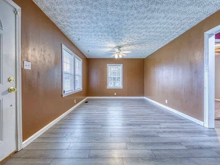 2527 Boyds Bridge Pike — Photo 5
