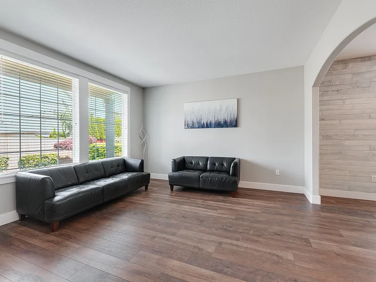 10217 NE 102nd St — Photo 10