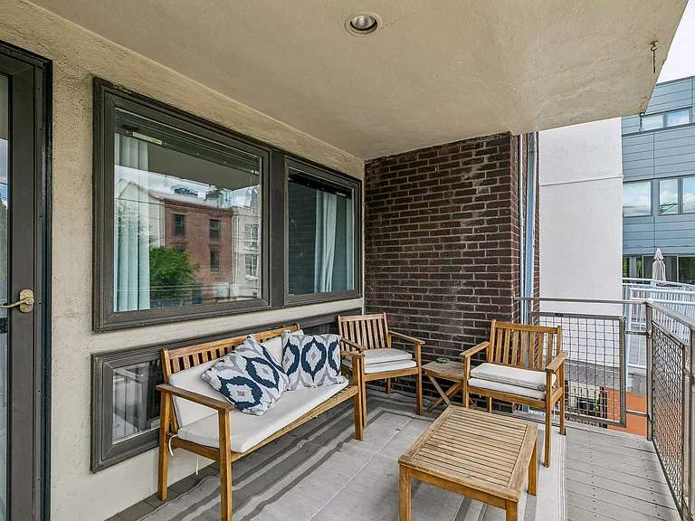 1130 Lombard St — Photo 14