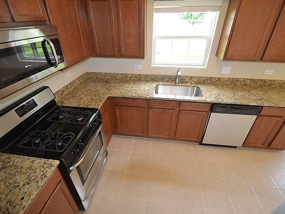 5th image of 2890 Hillsboro Ln