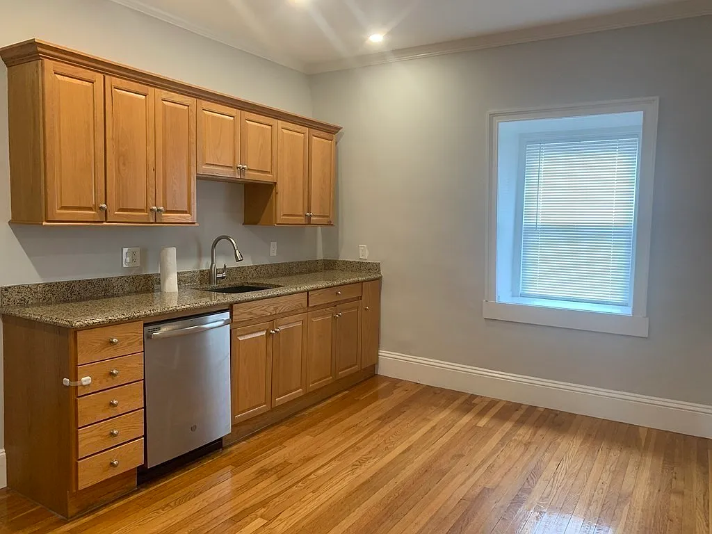 2 bed, 1000 sqft, $2,800 — Photo 2