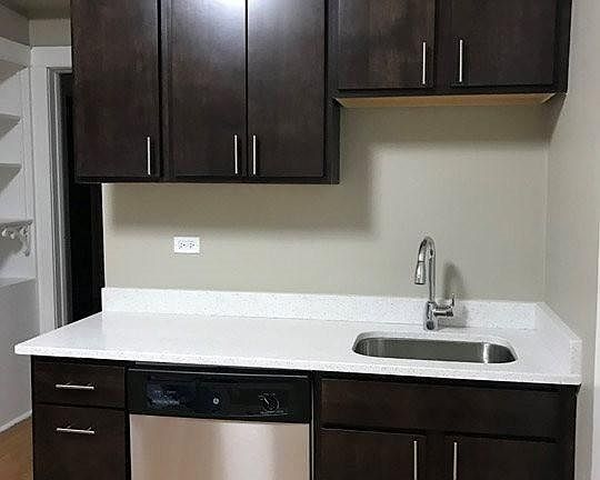 5th image of 1843 N Hermitage Ave #1713