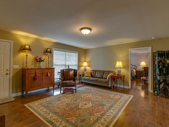 5th image of 1106 McDonough Cir