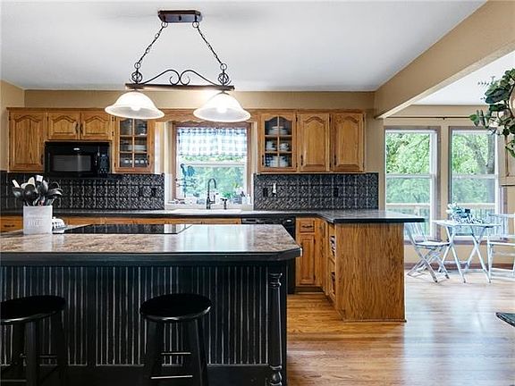 3rd image of 15 Timber Creek Dr